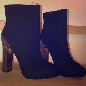 Boutique 9 Ankle Boots. Suede Leather. Size 8.